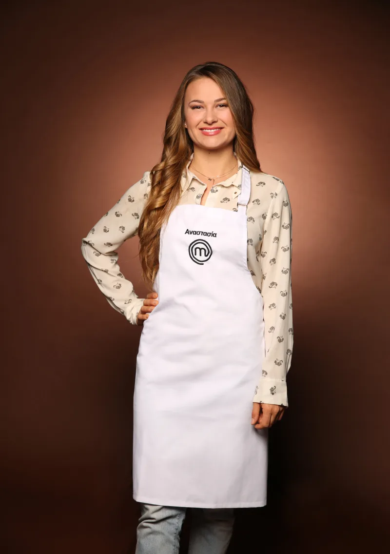 Η Αναστασία, μια από τους 24 παίκτες του MasterChef, μπαίνει στο σπίτι του διαγωνισμού μαγειρικής.