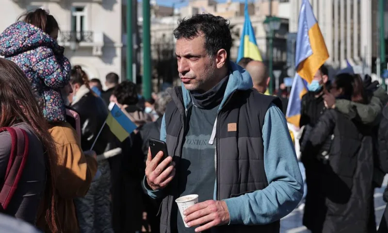 Ο Γιώργος Πυρπασόπουλος σε αντιπολεμική συγκέντρωση στην Αθήνα.