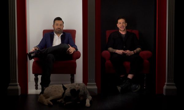Ηλίας Μπόγδανος: «Κάποτε, ενώ τραγουδούσα, κάποιος διέσχισε τη σκηνή φορώντας… μπουρνούζι!»