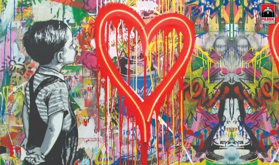 Έργο τέχνης street art με ένα παιδί και μια μεγάλη κόκκινη καρδιά.