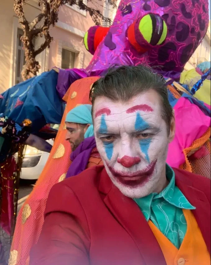 Ο Γιάννης Στάνκογλου μεταμφιεσμένος σε Joker.