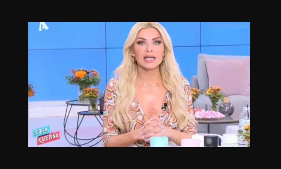 Η Κατερίνα Καινούργιου στο πλατό της εκπομπής Super Κατερίνα.