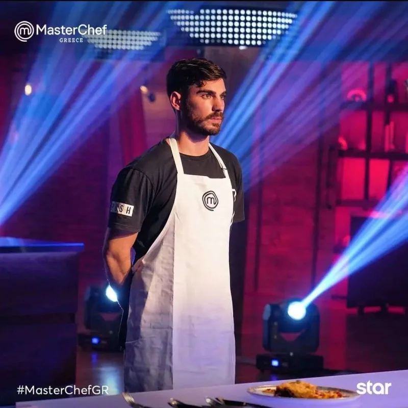 Ο Παναγιώτης Κουμουνδούρος στο πλατό του MasterChef Greece.