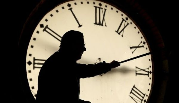 Αλλαγή ώρας: Πότε γυρίζουμε τα ρολόγια μας μία ώρα μπροστά;