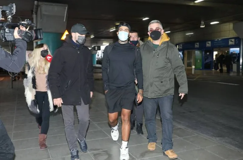 Ο Σάββας Κάλφας επιστρέφει στην Ελλάδα από το Survivor.