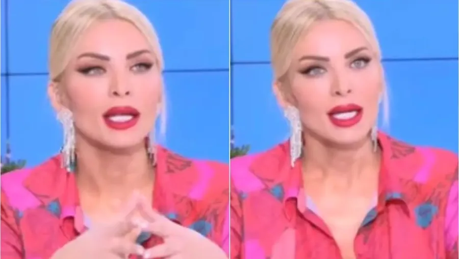 Η Κατερίνα Καινούργιου σε τηλεοπτικό πλατό με έντονο μακιγιάζ και φούξια πουκάμισο.