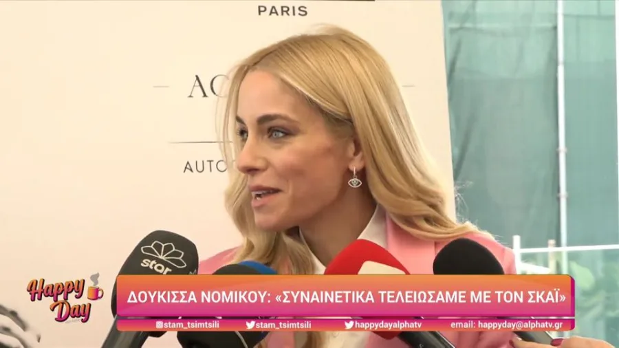Η Δούκισσα Νομικού μιλάει σε δημοσιογράφους.