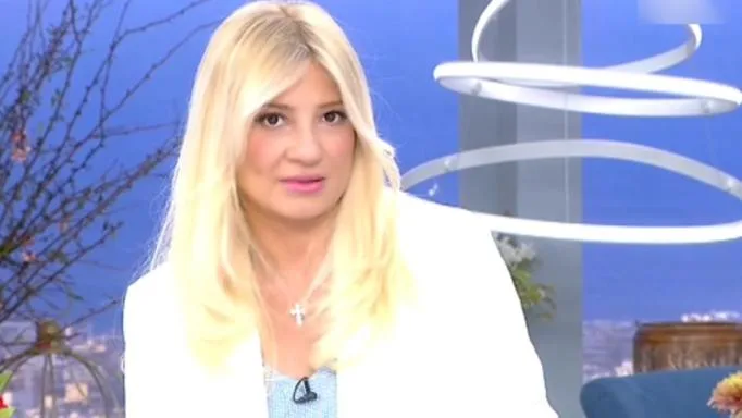 Η Φαίη Σκορδά σε τηλεοπτικό πλατό