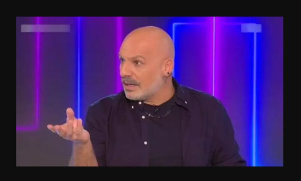 Νίκος Μουτσινάς κατά Survivor: «Σιγά σιγά να γυρίσουν σπίτι τους»