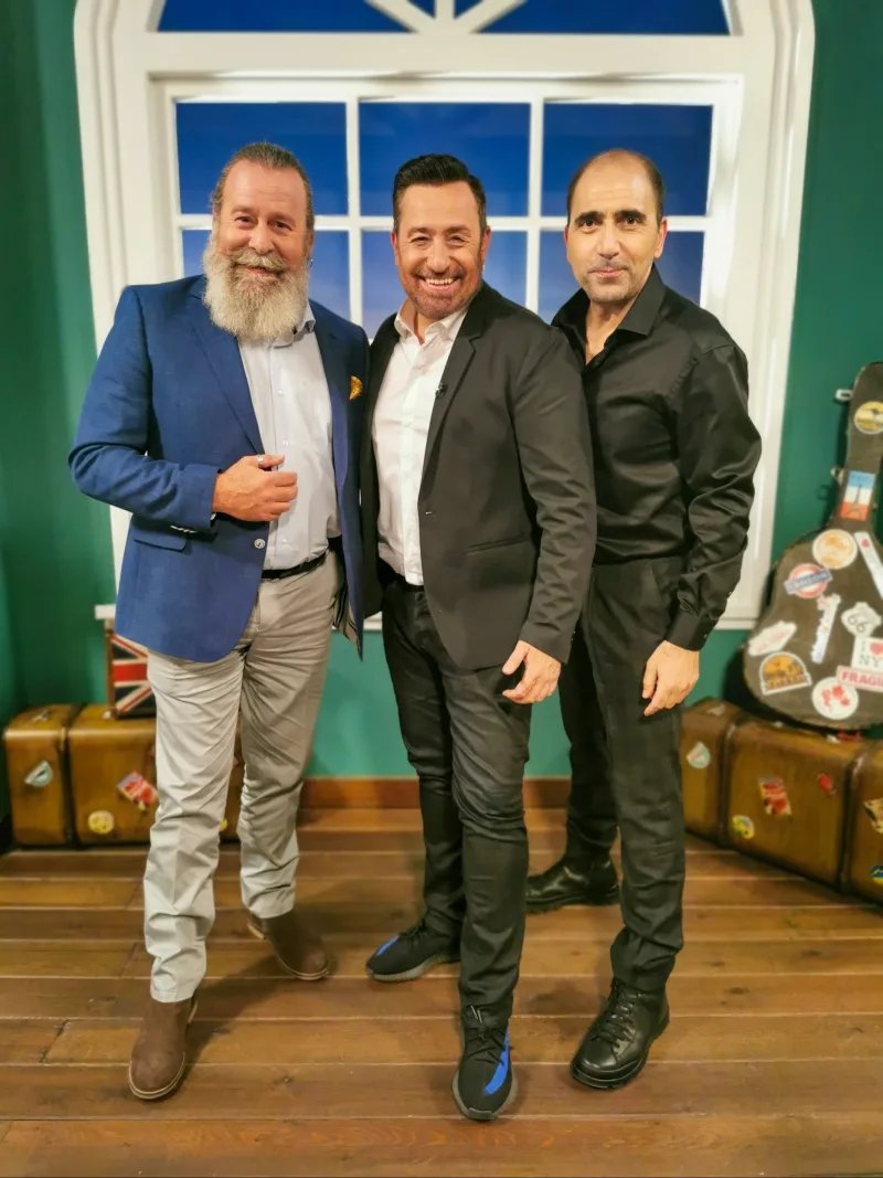 Ο Θέμης Γεωργαντάς, ο Κωστής Σαββιδάκης και ο Αλέξανδρος Καλπακίδης στο πλατό της εκπομπής After Dark.