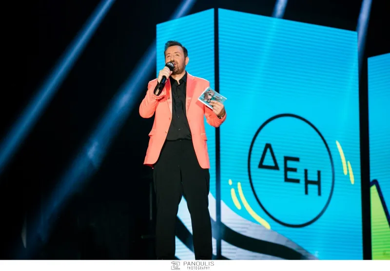 Παρουσιαστής στη σκηνή των Mad Video Music Awards 2022