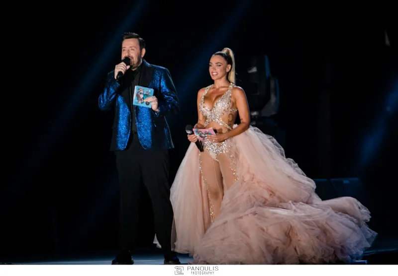 Παρουσιαστές στη σκηνή των Mad Video Music Awards 2022.