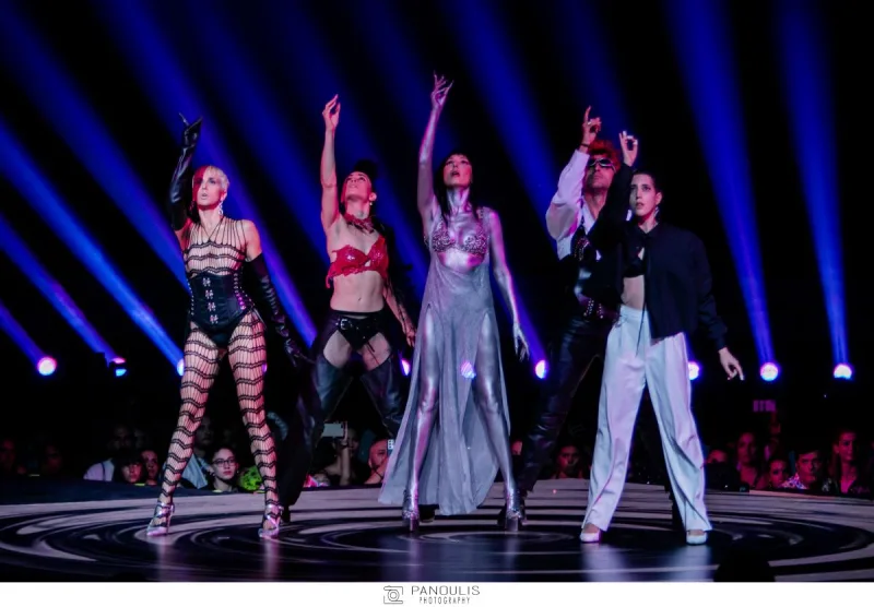 Καλλιτέχνες στη σκηνή των Mad Video Music Awards 2022.