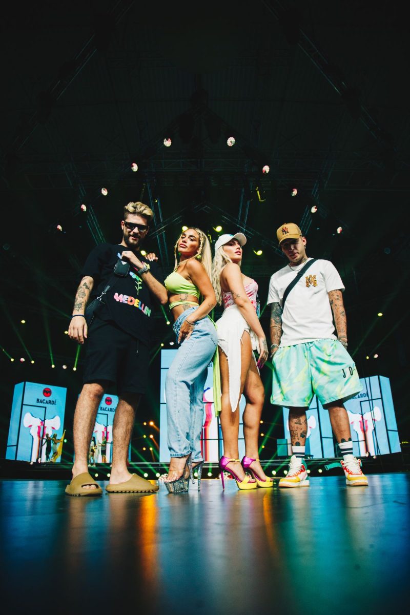 Fy, MC Daddy, Έλενα Τσαγκρινού και Konnie Metaxa στη σκηνή των Mad VMA 2022.