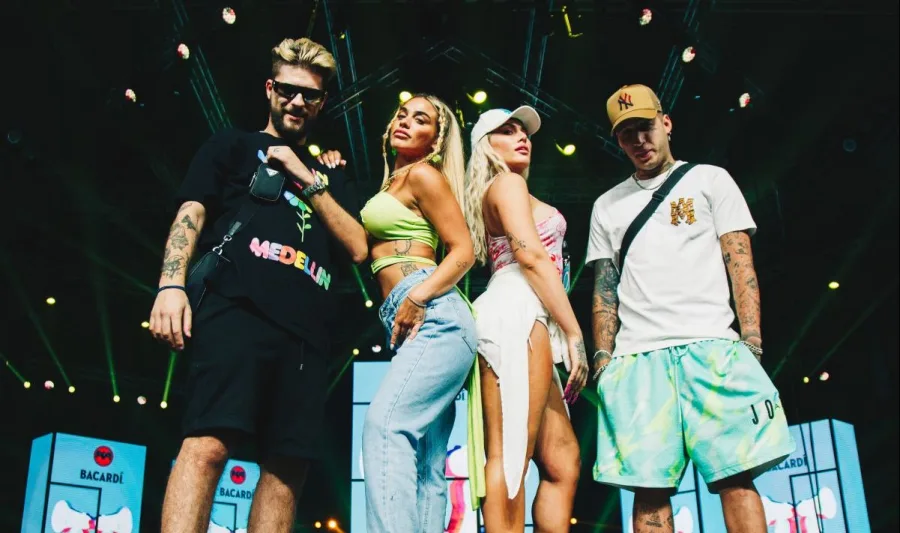 Fy, MC Daddy, Έλενα Τσαγκρινού και Konnie Metaxa στη σκηνή των Mad VMA 2022.