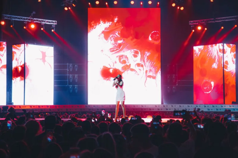 Η Stefania στη σκηνή των Mad Video Music Awards 2022.