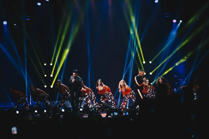 Οι MEΛΙSSES και ο Light στη σκηνή των Mad VMA 2022.