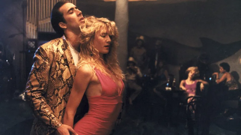 Σκηνή από την ταινία Wild at Heart με τον Nicolas Cage και την Laura Dern.