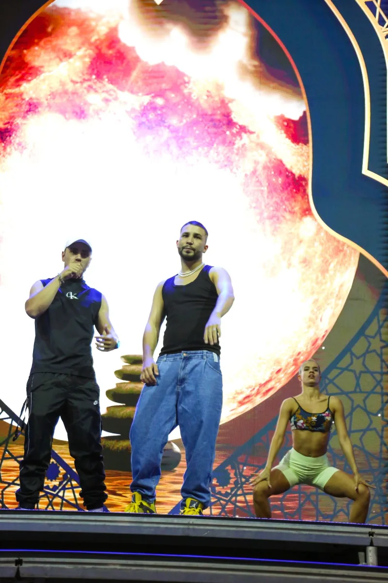 Ο KG και ο Greg στη σκηνή των Mad Video Music Awards 2022.