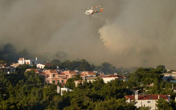 Φωτιά στην Πεντέλη: Πού μπορούν να φιλοξενηθούν δωρεάν όσοι εγκατέλειψαν τα σπίτια τους