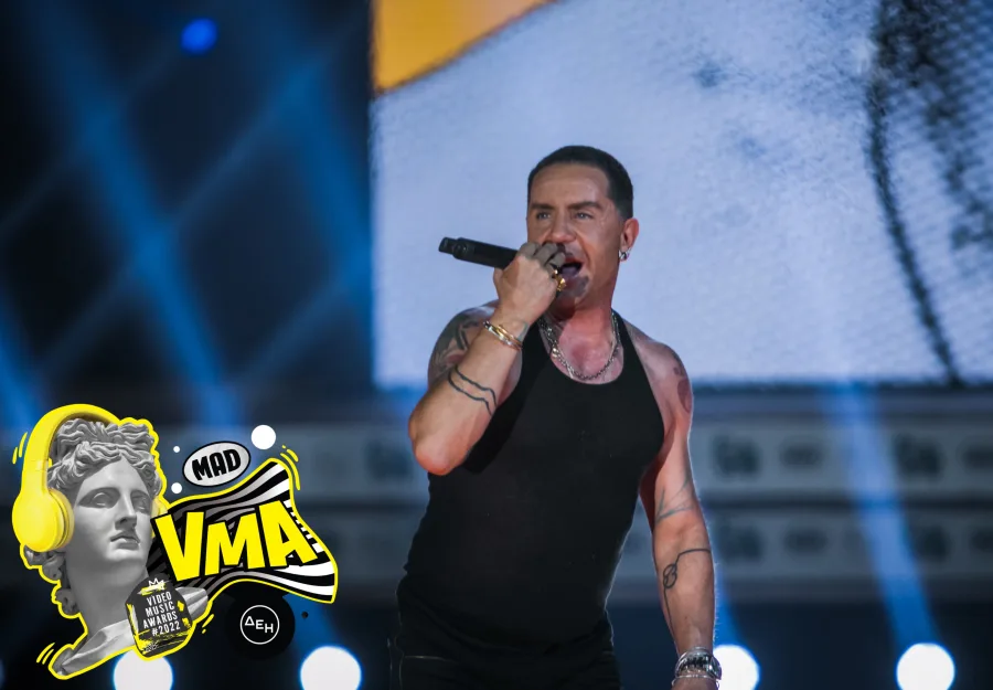 Ο Γιώργος Μαζωνάκης στη σκηνή των Mad Video Music Awards 2022.