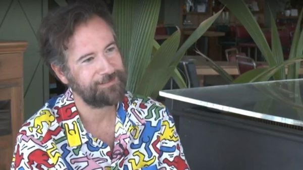Κωστής Μαραβέγιας: «Η λεύκη είναι ένα χαρακτηριστικό που έχω ως άνθρωπος»