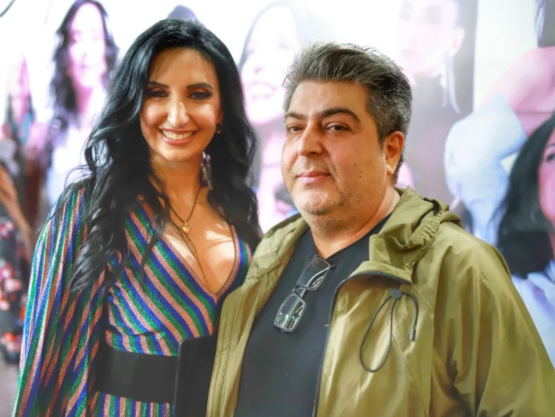 Η Evgenia με έναν άνδρα σε εκδήλωση.