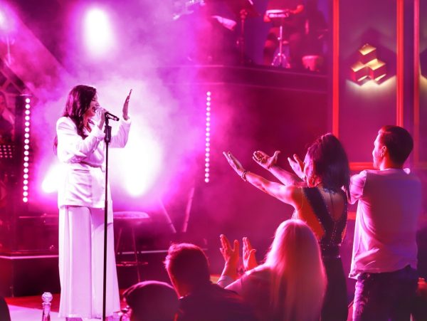 Evgenia: Το αδιαχώρητο επωνύμων στο prive party – παρουσίαση της στην Ελλάδα