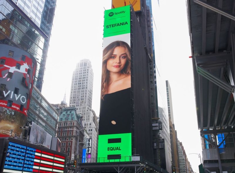 Στεφανία Λυμπερακάκη: Τώρα και σε billboard στην Times Square