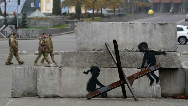 Banksy: Δημιούργησε 7 νέα graffiti σε διάφορες περιοχές της Ουκρανίας