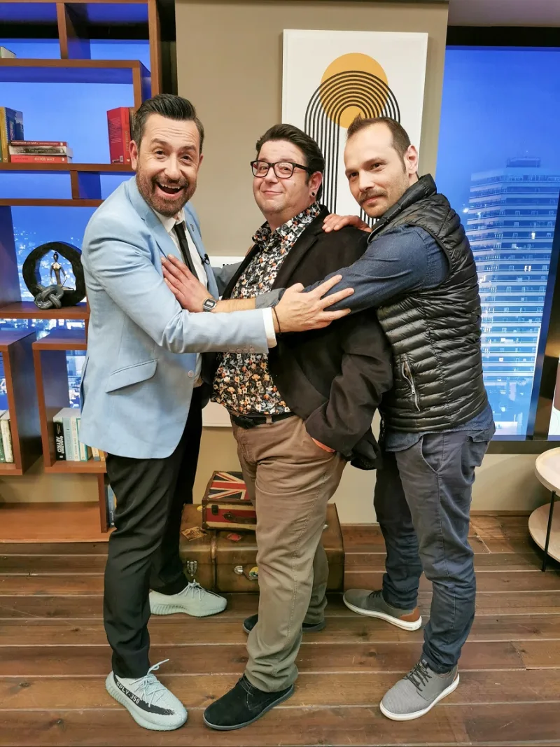 Ο Θέμης Γεωργαντάς, ο Δημήτρης Σταρόβας και ο Θάνος Μπίρκος στο πλατό του After Dark.