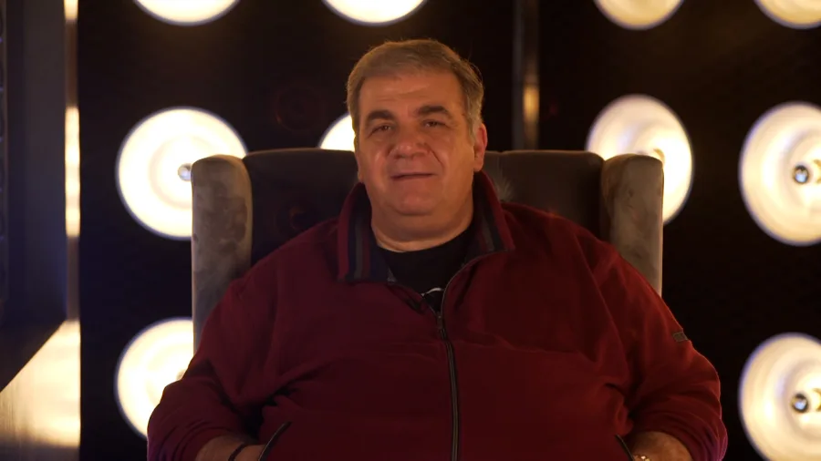 Ο Δημήτρης Σταρόβας στο πλατό της εκπομπής After Dark.