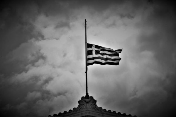Τριήμερο εθνικό πένθος: Τί σημαίνει και πόσες φορές έχει κηρυχθεί