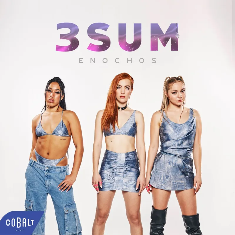 Το girl band 3SUM ποζάρει για το single Ένοχος.