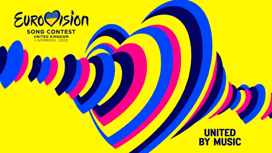 Το λογότυπο της Eurovision 2023 με πολύχρωμες καρδιές σε κίτρινο φόντο.