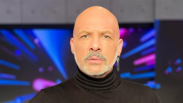 Νίκος Μουτσινάς: Επέστρεψε στην εκπομπή μετά το πρόβλημα υγείας