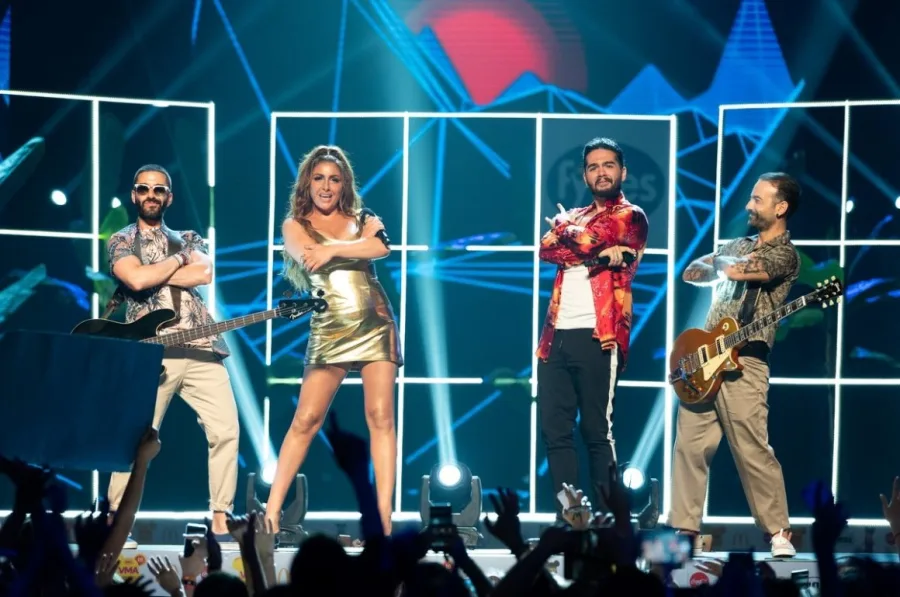 Οι ΜΕΛΙSSES και η Έλενα Παπαρίζου στη σκηνή των Mad VMA 2018.