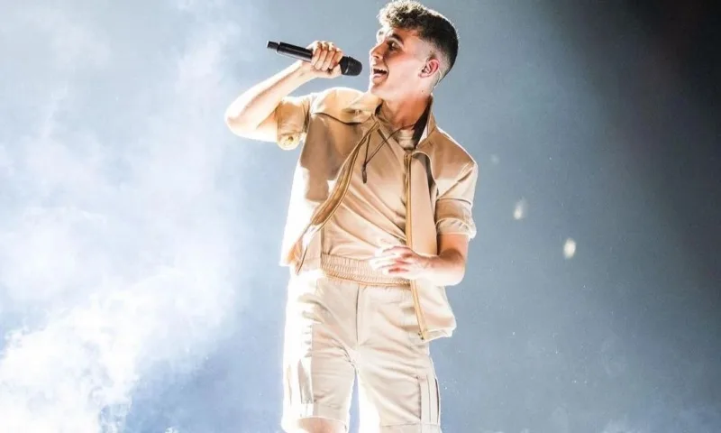 Ο Victor Vernicos στη σκηνή της Eurovision 2023