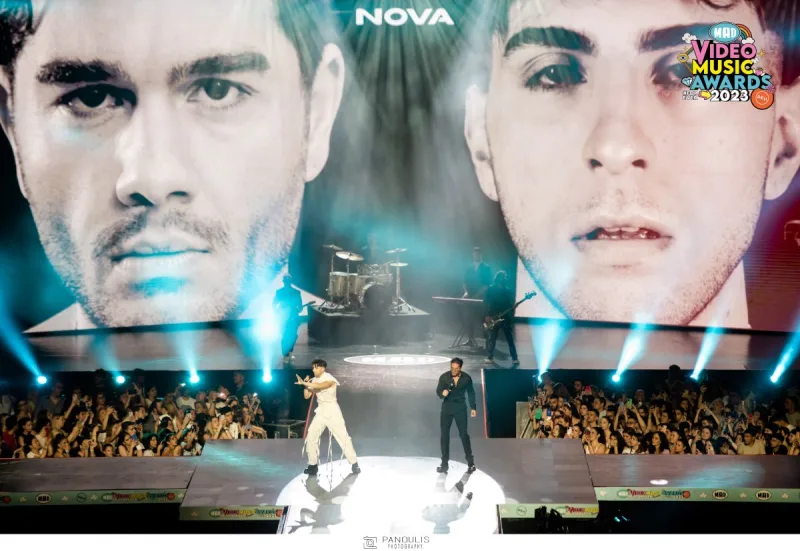Καλλιτέχνες στη σκηνή των Mad Video Music Awards 2023.