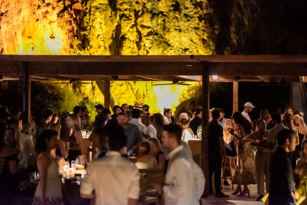Λαμπερό opening party στο εστιατόριο abraOvata