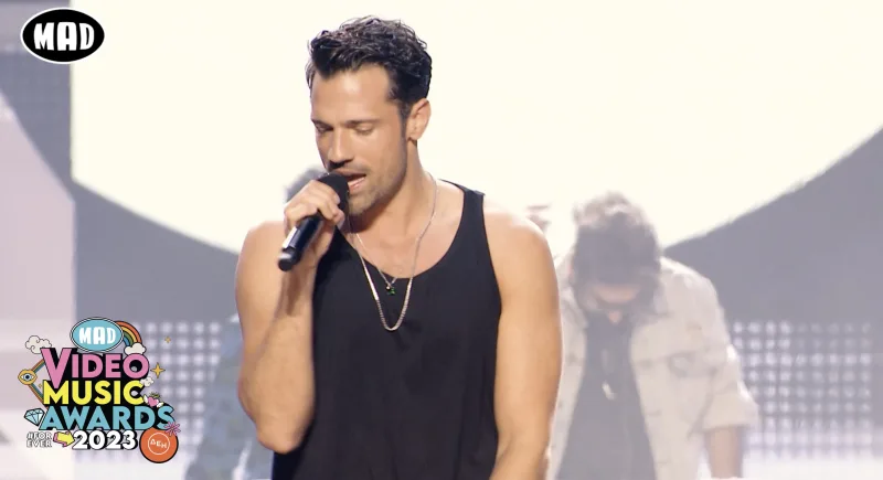 Ο Κωνσταντίνος Αργυρός στη σκηνή των Mad VMA 2023.