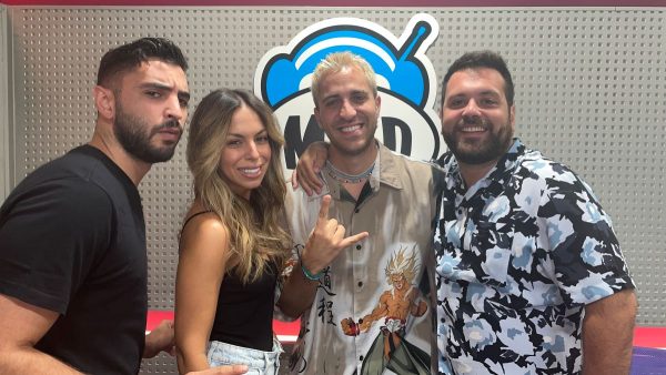 Mad Radio 106,2: Ποιος ήταν ο τελευταίος καλεσμένος της χρονιάς στα «Καμένα Βούρλα»;