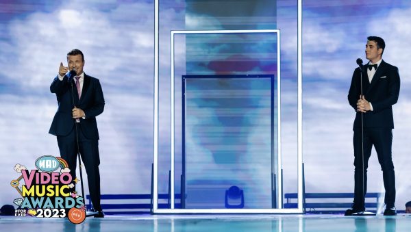 Γιάννης Πλούταρχος & Γιώργος Κακοσαίος – Μην Της Πείτε / Το Βέλος | Mad VMA 2023 από τη ΔΕΗ
