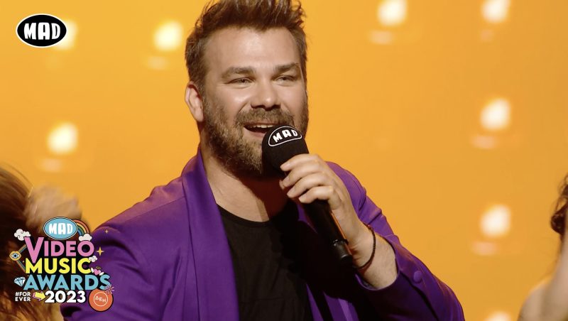«Μόνο Με Σένα»: Η live στιγμή του Γιώργου Σαμπάνη στα MAD VMA 2023 που έκανε τη σκηνή να γεμίσει συναίσθημα