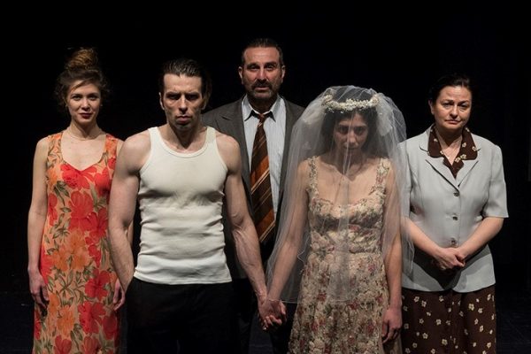 Επί Κολωνώ: «Ο Γάμος» του Μάριου Ποντίκα