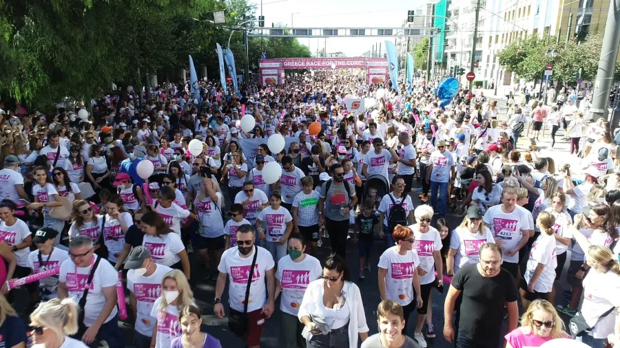 Πλήθος κόσμου συμμετέχει στο Greece Race for the Cure® στους δρόμους της Αθήνας.
