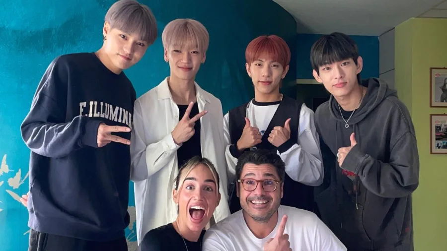 Το K-POP συγκρότημα LUMINOUS με τους παραγωγούς του Mad Radio 106,2.
