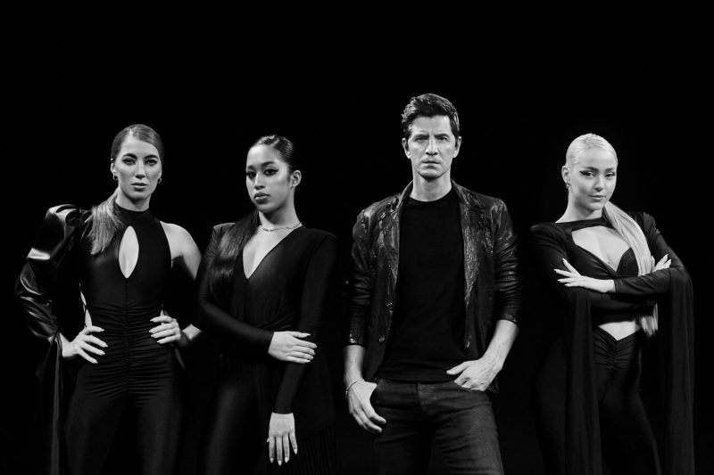 Σάκης Ρουβάς & 3SUM – «Θέμα»: Κυκλοφόρησε το video clip της συνεργασίας τους
