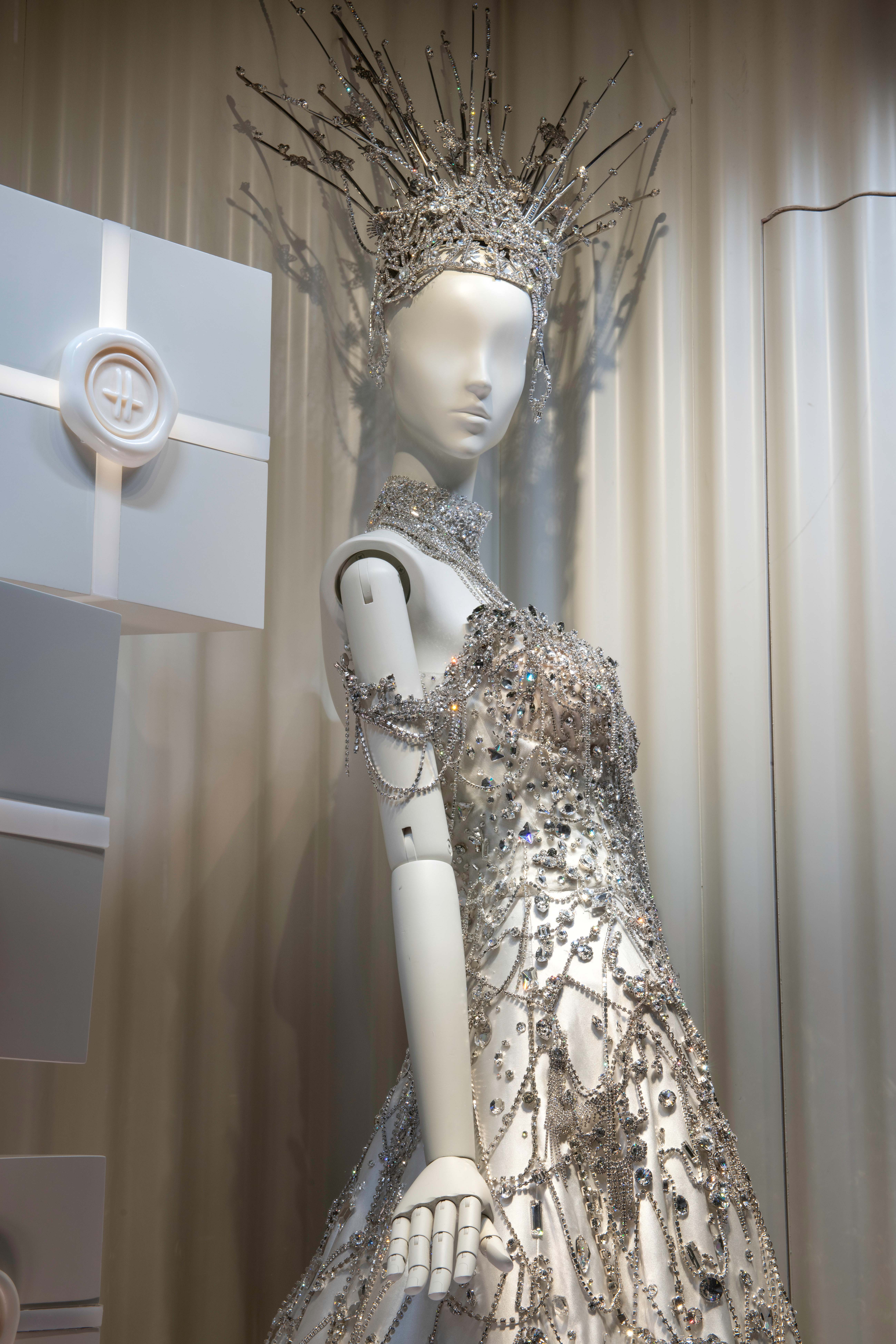 Celia Kritharioti Haute Couture_Το αποκλειστικό ντεμπούτο της Σίλιας Κριθαριώτη στο Harrods στο Λονδίνο με πρωταγωνίστρια της καμπάνιας την Κέιτ Μος_visual (1)