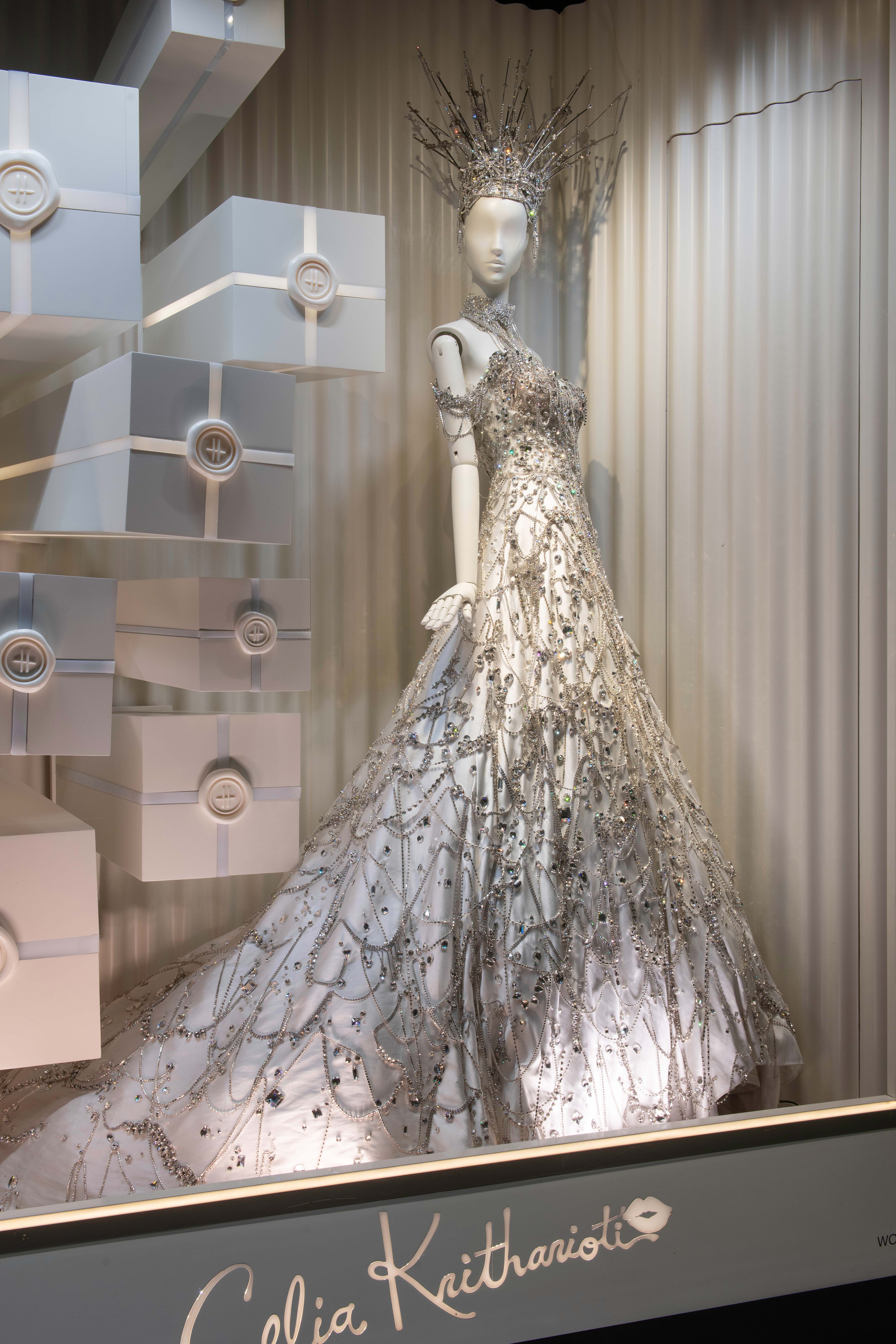 Celia Kritharioti Haute Couture_Το αποκλειστικό ντεμπούτο της Σίλιας Κριθαριώτη στο Harrods στο Λονδίνο με πρωταγωνίστρια της καμπάνιας την Κέιτ Μος_visual (2)